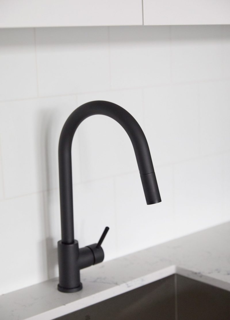 1-Bed-Display-Kitchem-Faucet-scaled